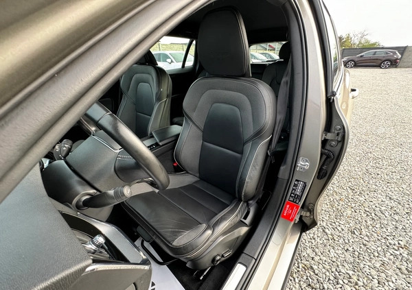 Volvo V60 cena 99990 przebieg: 92000, rok produkcji 2019 z Strumień małe 704